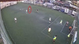 Halı sahada kalp krizi geçirdi...O anlar kameraya yansıdı