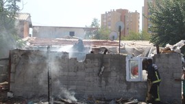 3'üncü kez yandı, bitişikteki ev sahibi isyan etti