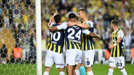 Fenerbahçe, Başakşehir’i farklı yendi! Liderlik koltuğunu geri aldı