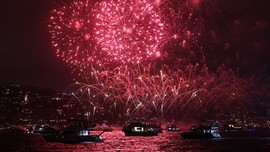 İstanbul Boğazı'nda görkemli 100. yıl kutlamaları!