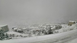 Artvin'de sabah başlayıp aralıksız devam etti. Kent merkezinde kar kalınlığı 1 metreye ulaştı