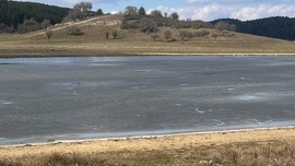 Kuş cenneti olarak bilinen ve 1150 rakıma sahip doğa harikası bölge Cumhurbaşkanı kararnamesi ile korunuyordu! Göldeki manzarayı görenler inanamadı