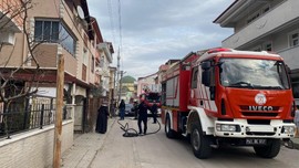 Kocaeli'de korkutan yangın! Binadan yükselen dumanları fark eden mahalleli ekiplere bildirdi