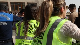 Mardin'de doğadan teker teker getirilen 60.000 tanesi 0 karşılık ile dağıtıldı. Vatandaş kapış kapış alıp götürdü