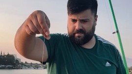 Antalya'da 38 yaşındaki amatör balıkçı, oltasını attıktan sonra oltanın ucuna takılan balığı görünce gözlerine inanamadı! 40 santimetreydi ama onu ilk kez gördü