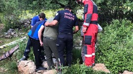 Muğla'da 100 metrelik su kuyusundan gelen acı acı bağırış seslerinin ardından resmi ekipler 100 metrelik kuyuya inince dipte onunla karşılaştı