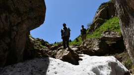 Kastamonu'da doğada 75.000.0000 yıllık mağaranın içerisine doğru bakan resmi ekipler gördükleri manzaranın ardından gözlerine inanamadı
