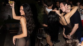 Dua Lipa'nın transparan tarzı olay oldu! Nişanlısıyla kimseyi umursamadı, ateşli dansları dikkat çekti