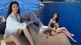 Nefise Karatay'dan ortalığı kasıp kavuran tekne pozları! Yeşil mayosuyla pozlar verdi, kusursuz fiziği dikkat çekti