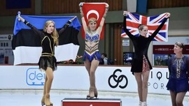 Naz Arıcı’dan büyük başarı! Buz pateninde dünya şampiyonu oldu
