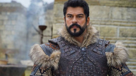 Kuruluş Osman'dan ayrılan Burak Özçivit'ten imaj değişikliği! Diziyle beraber saçına ve sakalına veda etti