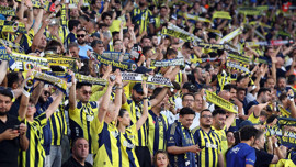 Fenerbahçe taraftarından Kadıköy'de tarihi performans