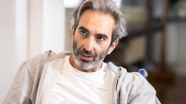 Ünlü oyuncu Fırat Tanış aşka geldi! Yönetmen sevgilisiyle pozunu ilk kez paylaştı