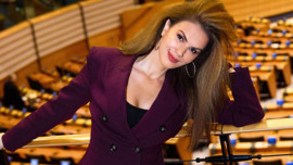 Göğsünde kitle tespit edilmişti! Ünlü model Tülün Şahin ameliyat oldu