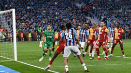 Trabzonspor, Galatasaray’ı yendi, zirve yarışı kızıştı! İşte Süper Lig’de puan durumu