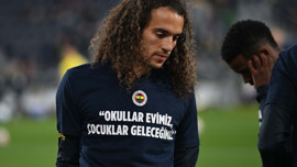 Fenerbahçeli futbolculardan anlamlı hareket! Okul saldırıları unutulmadı