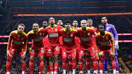 Galatasaray taraftarından yıldız futbolcuya şok protesto! Oyundan çıkarken ıslıklandı