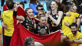Türk finali nefes kesti! VakıfBank, Eczabaşı’nı yendi, Şampiyonlar Ligi şampiyonu oldu!