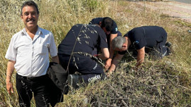Antalya'da 3 metrelik kanalizasyondan gelen sesler üzerine gitti! 3 metre aşağıya bakınca onu gördü