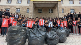 Hakkari'de 400 kişi bir araya geldi! 1000'lercesini siyah poşetlere yerleştirdiler