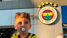 Forması zorla çıkartılmaya çalışılmıştı! Minik Göktuğ, Aziz Yıldırım'la bir araya geldi