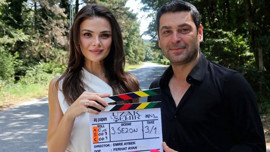 Uzak Şehir’de üçüncü sezon heyecanı başladı! Sinem Ünsal ile Ozan Akbaba'dan pozlar geldi