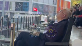 Sosyal medya bu görüntüleri konuşuyor! Kupa maçına damga vuran olay! Hakem gözlemcisi trübünde uyuyakaldı