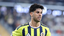 Aston Villa maçı öncesi dikkat çeken anlar! Oğuz Çetin ile Asensio ne konuştu? Ayağını işaret edip...