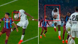 Trabzonspor- Beşiktaş derbisinde penaltı tartışması! Bordo-mavililer uzun süre itiraz etti
