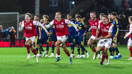 İngiltere Lig Kupası'nda olaylı maç! Neler oldu neler! Arsenal, 4. Lig ekibine diz çöktü, turnuvaya veda etti