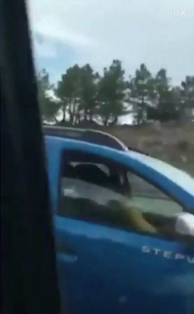 Trafikte orta şeridi ihlal edip cinsel ilişkiye girdiler - Resim : 1