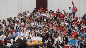 TBMM'de renkli anlar! TBMM Çocuk özel oturumu gerçekleşti! Küçük kızın sözleri oturuma damga vurdu!