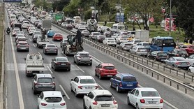 Yola çıkacaklar dikkat! Yağış sonrası İstanbul'da trafik felç oldu