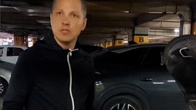 Motor bölümünden gelen sesle harekete geçtiler, içeride mahsur kalan korkmuş bir hayvan vardı