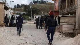 Silahlı çete kasabaya saldırdı: 50 ölü! Papaz'ın başını kestiler!
