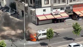 Diyarbakır'da yolcu minibüsü cayır cayır yandı