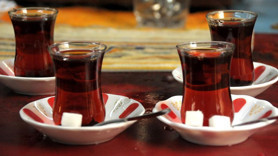 Çay göründüğü kadar masum mu? Uzmanlar uyardı: Meğer ne zararları varmış!