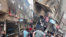 Bursa’da dehşet anları! Dakikalarla yarıştılar: Alevlerin arasında kalan kadını mahalleli kurtardı