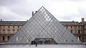 Louvre Müzesi'nde sular durulmuyor! Şimdi de çalışanlar greve gitti