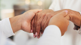 Uzmanı uyardı: "El ve ayaklarda ani mavi-mor renk değişimlerine dikkat"