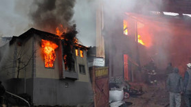 Bolu’da yangın faciası! 2 katlı ev alev topuna döndü