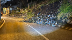 Bursa’da istinat duvarı çöktü! Yol çift yönlü trafiğe kapatıldı