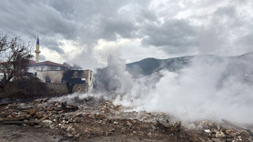 Karabük'te 4 ev, ahır ve traktör yandı, 2 büyükbaş telef oldu!