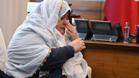 Kıyafetiyle hedef alınan Mihalgazi Belediye Başkanı Zeynep Güneş gözyaşlarını tutamadı! AK Parti'den destek: Bu kin ve nefrete teslim olmayacağız