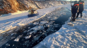 Rusya'da buz gölü faciası! Tur aracı sulara gömüldü: Turistlere mezar oldu
