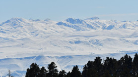 Kars beyaza büründü! Kar kalınlığı 1 metreyi geçti
