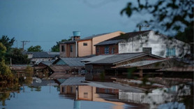 Şiddetli yağış sel felaketine neden oldu: Çok sayıda ölü ve kayıp var