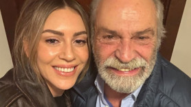 Sinem Kobal'dan Haluk Bilginer'e kulis ziyareti! O anları ölümsüzleştirdi