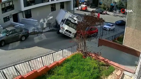Ankara'da yokuş kabusu! Geri kayan kamyonet devrildi! O anlar saniye saniye kamerada
