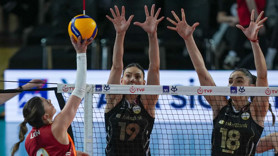 AXA Sigorta Kupa Voley'de ilk finalist belli oldu! Vakıfbank, Galatasaray’ı rahat yendi